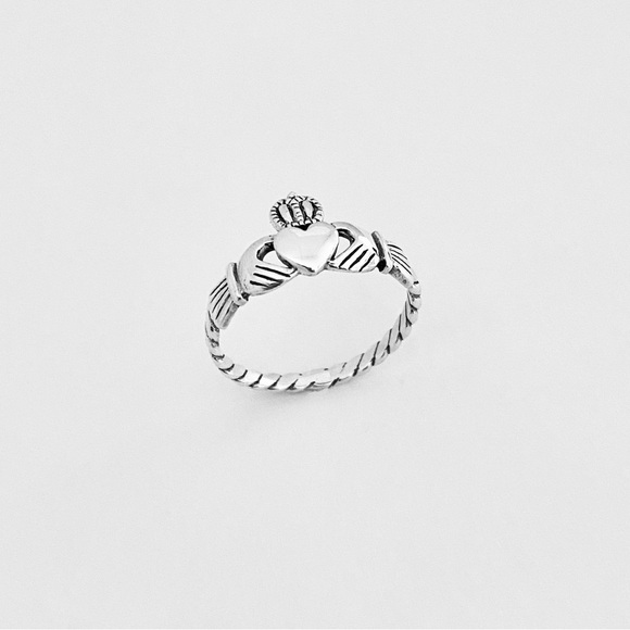 Sterling Silver Irish Claddagh Ring with Rope Band, Friendship Love Heart Rings - Picture 8 of 13